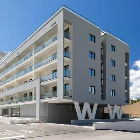 With Shared Rooftop Pool * Makarská