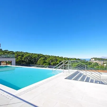 Apartmán With Shared Rooftop Pool *
