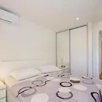 With Shared Rooftop Pool Apartment *