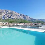 Apartment With Shared Rooftop Pool