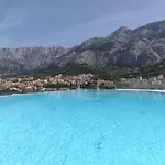 Apartment With Shared Rooftop Pool