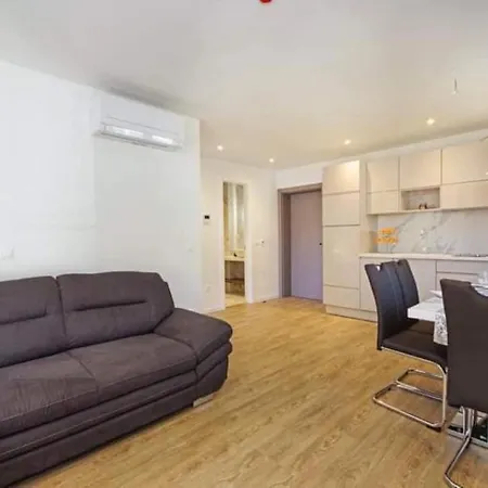 With Shared Rooftop Pool Makarska