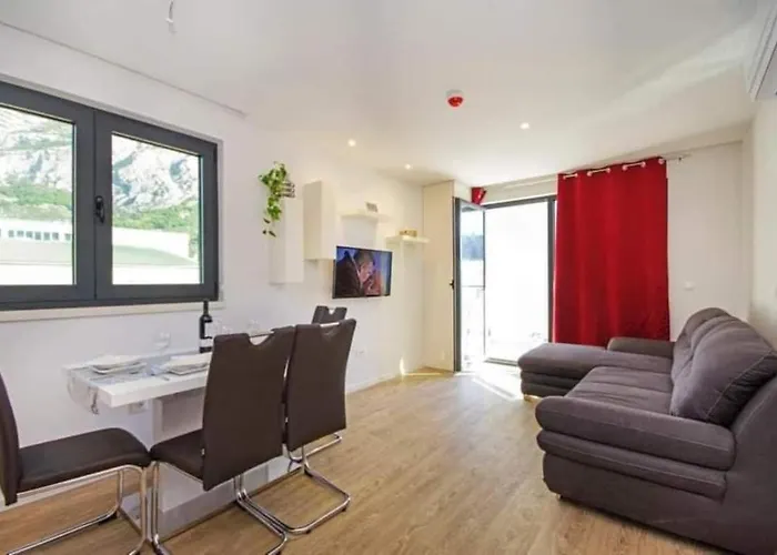 With Shared Rooftop Pool * Makarská