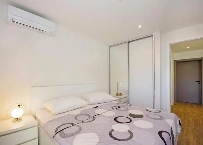 With Shared Rooftop Pool Apartmán *