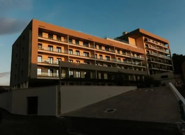 With Shared Rooftop Pool Apartmán