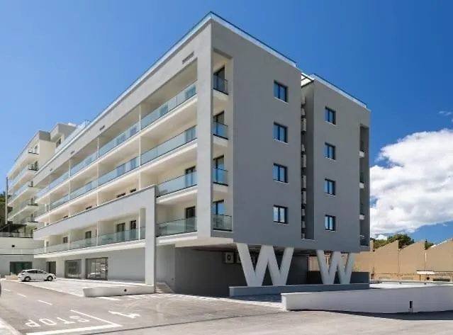 With Shared Rooftop Pool * Makarská